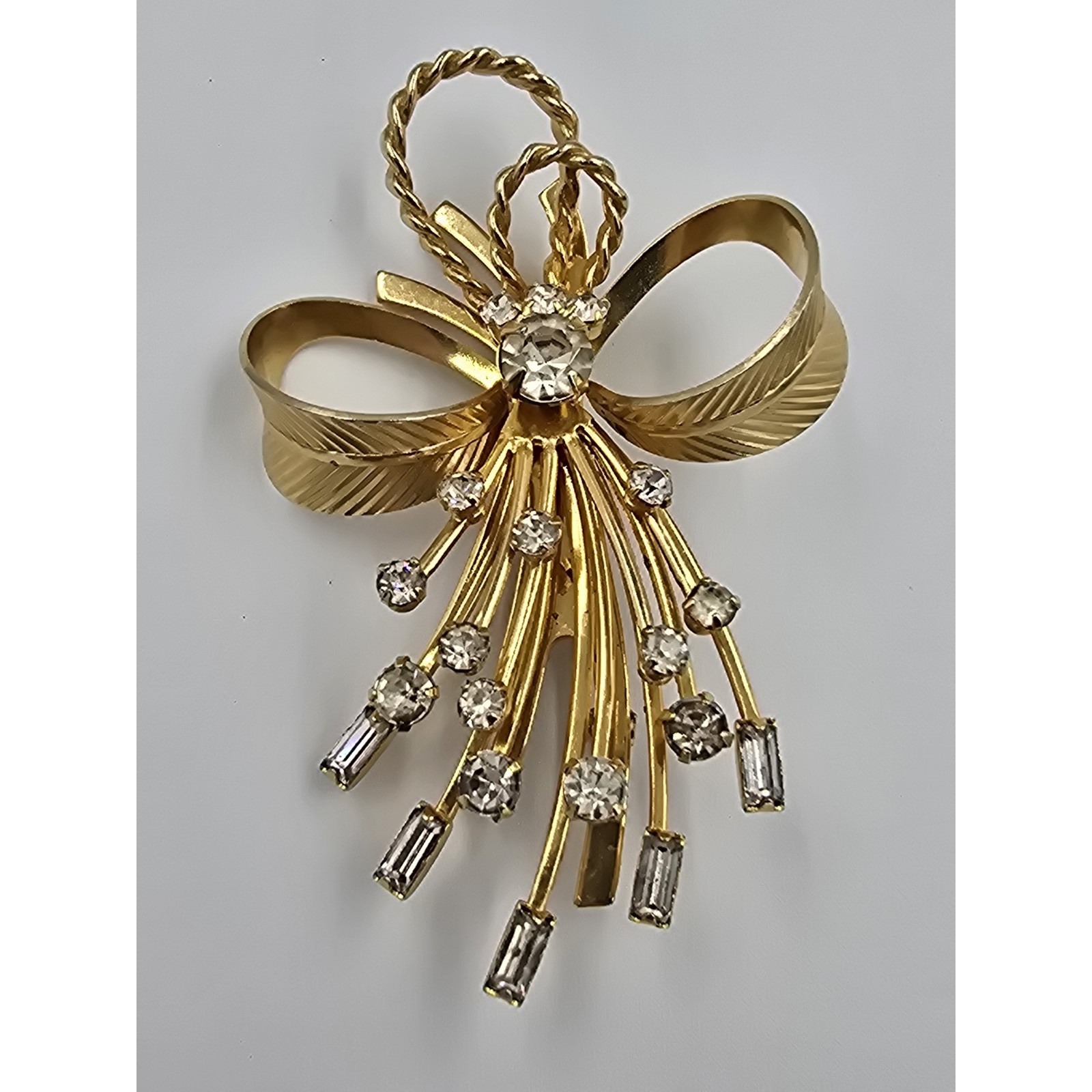 Vintage Sarah Coventry Gold Tone Rhinestone Bow Vogue Spray Brooch Pin Jewelry
